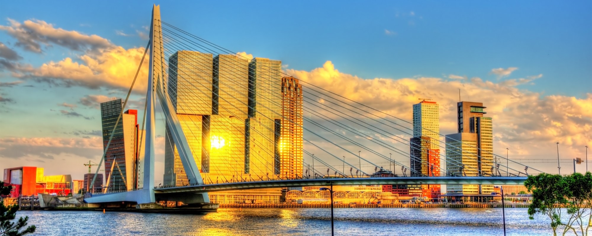Brücke in Rotterdam bei Sonnenuntergang