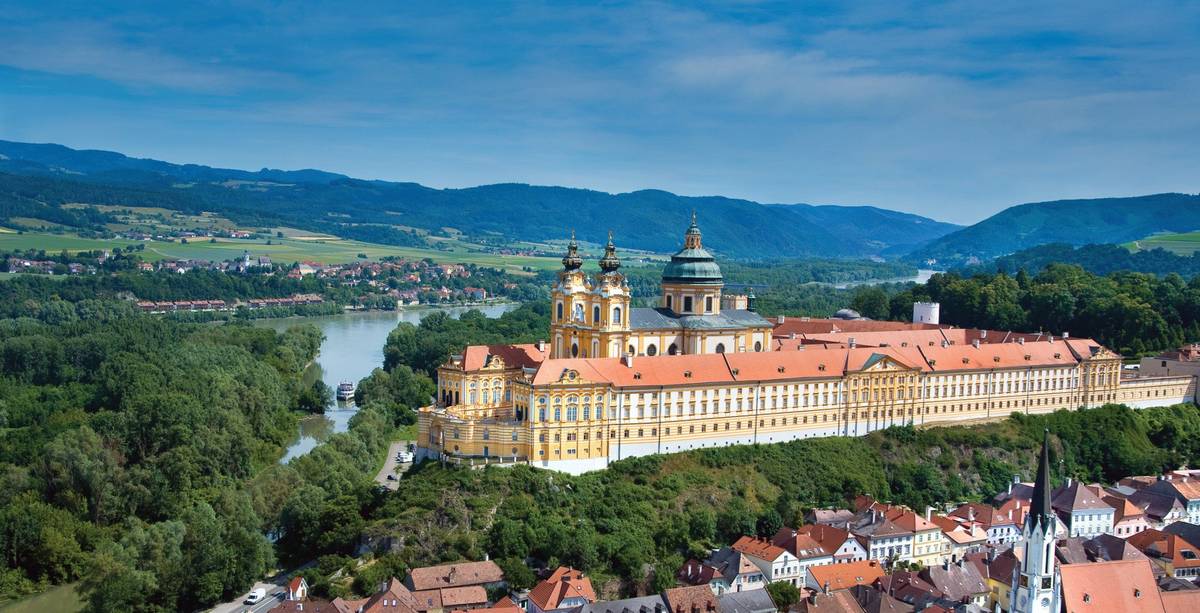 Panoramablick auf historisches Gebäude