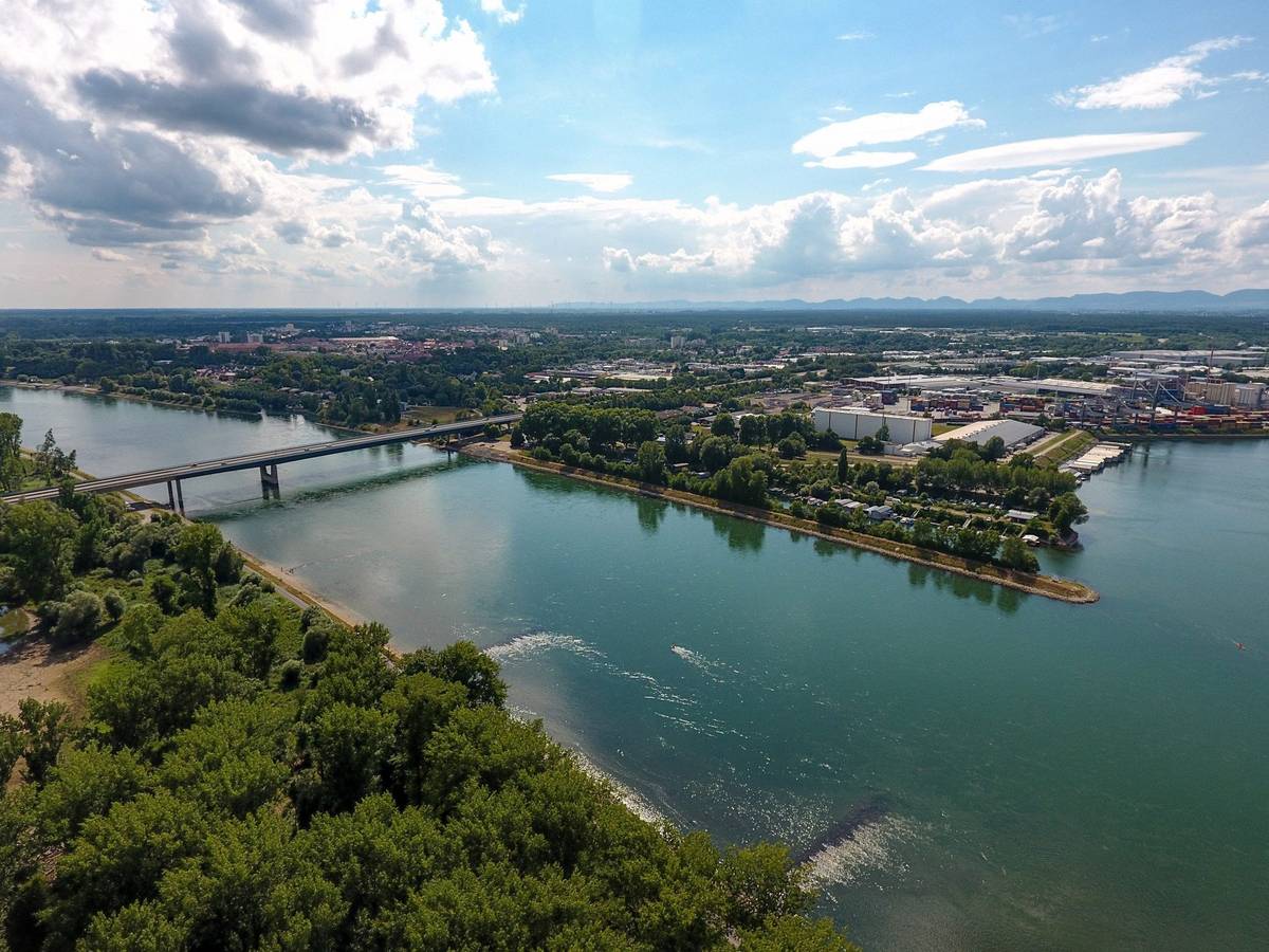 Skyview auf Germersheim und den Rhein