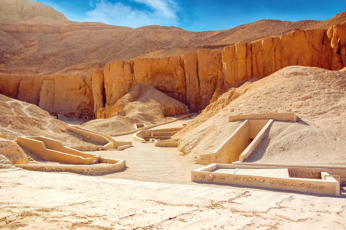 Blick auf das Tal der Könige in Ägypten. Historische Grabstätte und Nekropole von vergangenen Pharaonen.