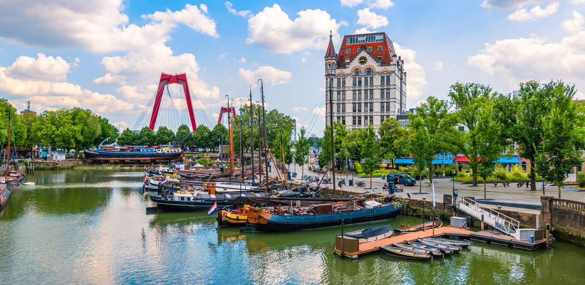 Malerischer Blick auf den alten Hafen in Rotterdam