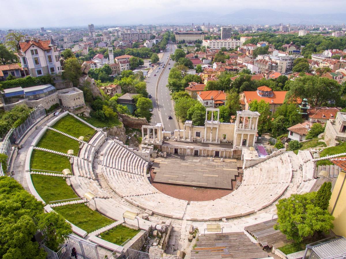 Skyview des prächtigen Plovidv Amphitheaters in Bulgarien