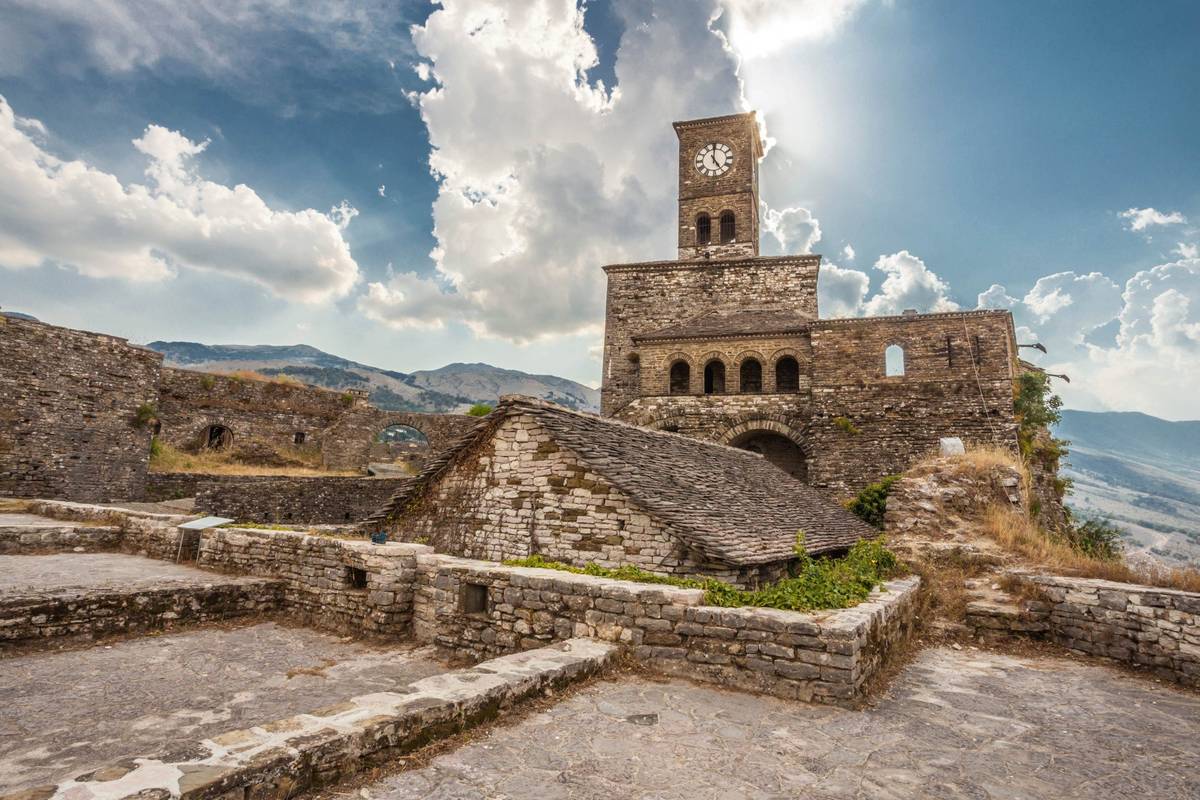 Panoramaaufnahme von Gjirokaster in Albanien