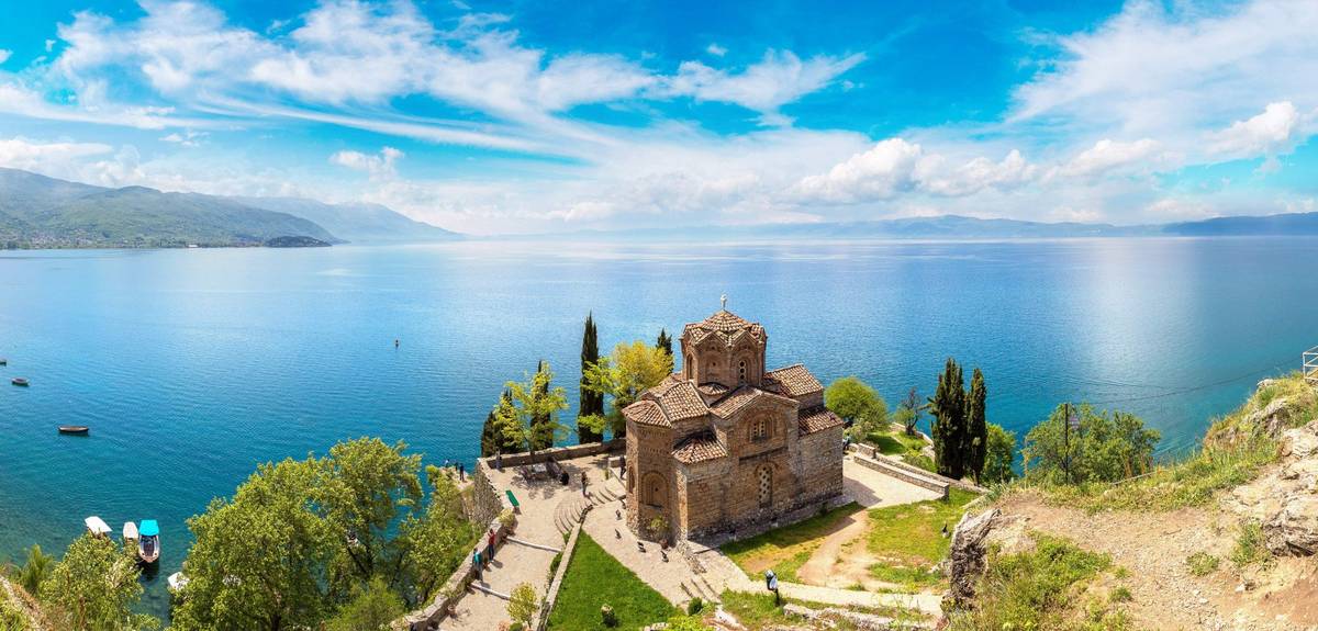 Panoramablick auf St. John am Ohridsee in Albanien