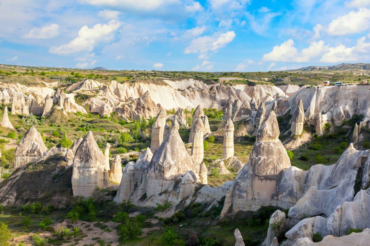 Panoramablick auf Feenkamine in Kappadokien