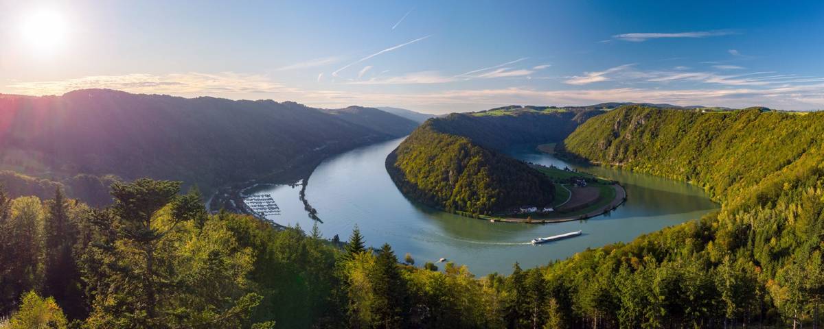 Panoramablick auf Donausschleife