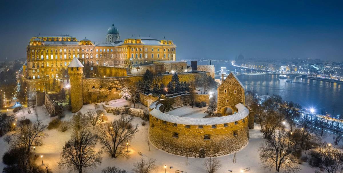 Panoramablick bei Abend auf Budapest