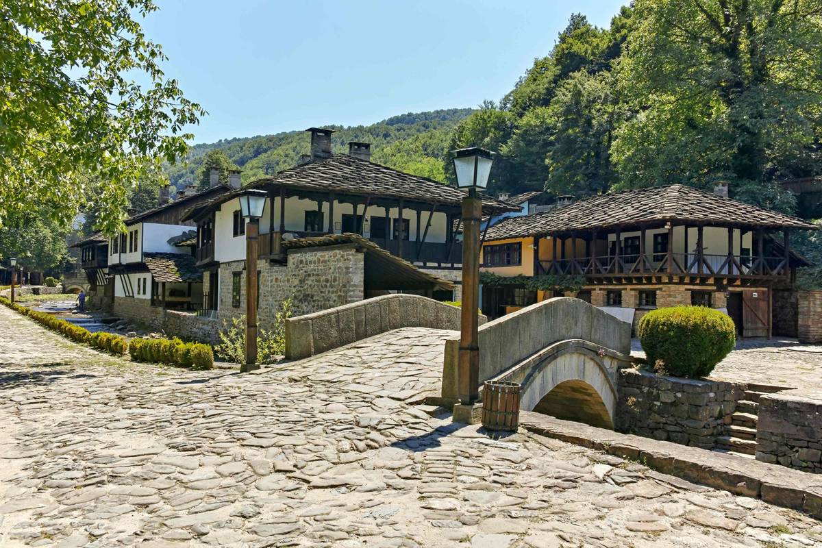 Architektur- und Ethnografie-Komplex Etar, ein Freilichtmuseum in der Nähe von Gabrowo, Bulgarien bei Tag