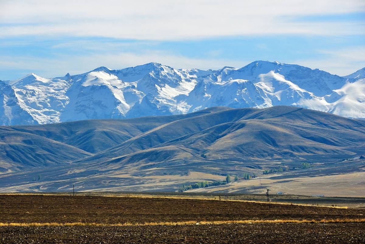 Malerisches Panorama des Taurusgebirges auf türkischer Seite