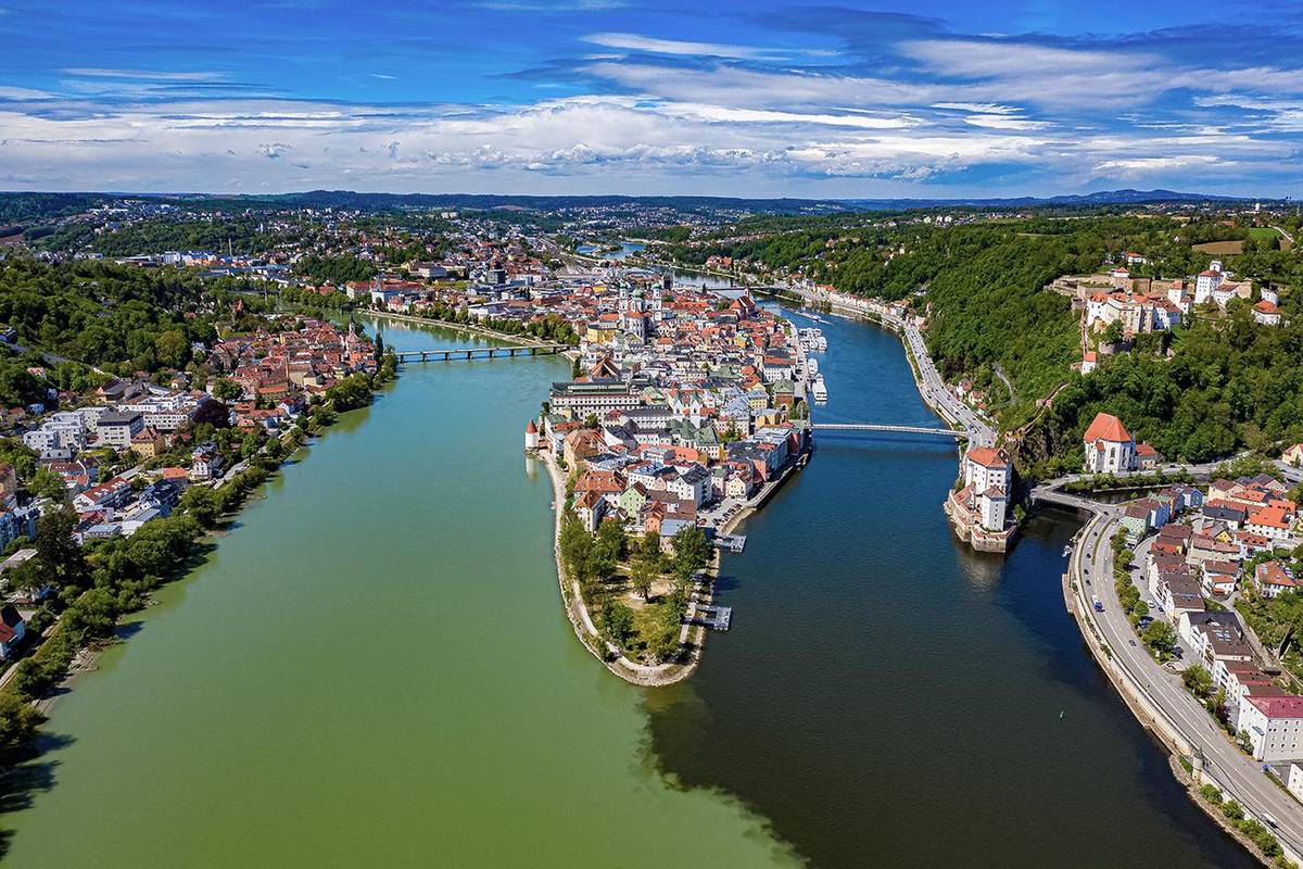 Panorama Sicht über Passau an der Donau mit seinen drei Flussmündungen