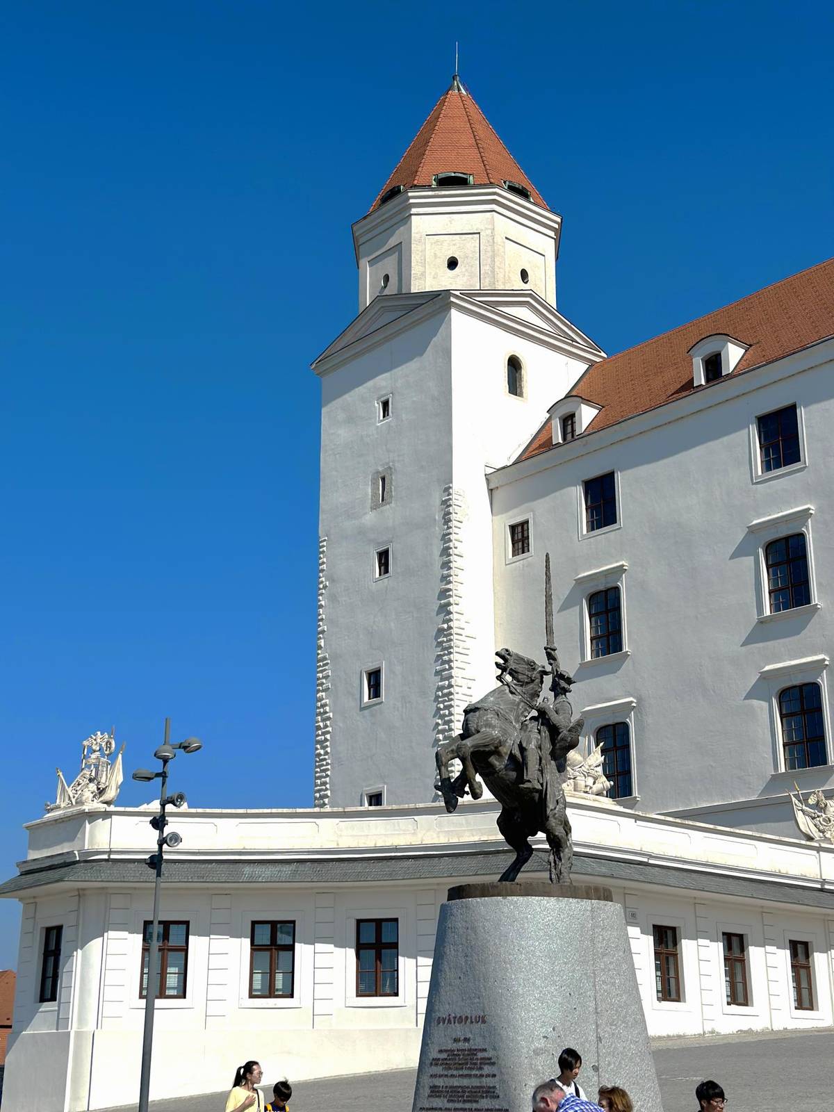 Reiter Statue vor dem Eingang der Burg Bratislava