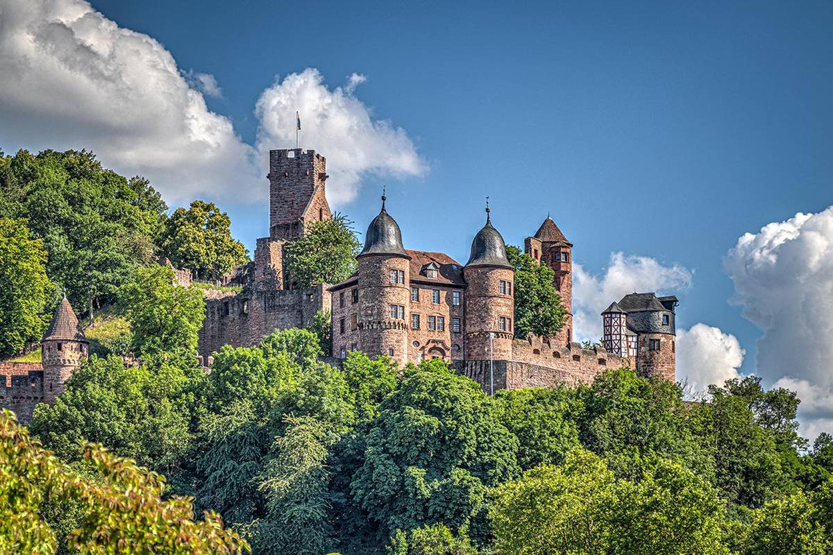 Blick auf die berühmte Burg in Wertheim am Main