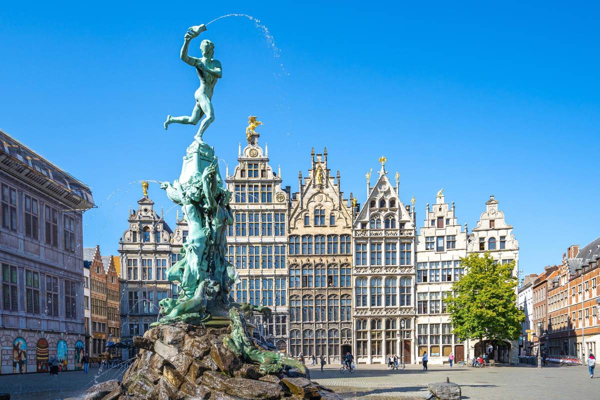 Der Grote Markt als Hauptplatz im Herzen der historischen Altstadt.