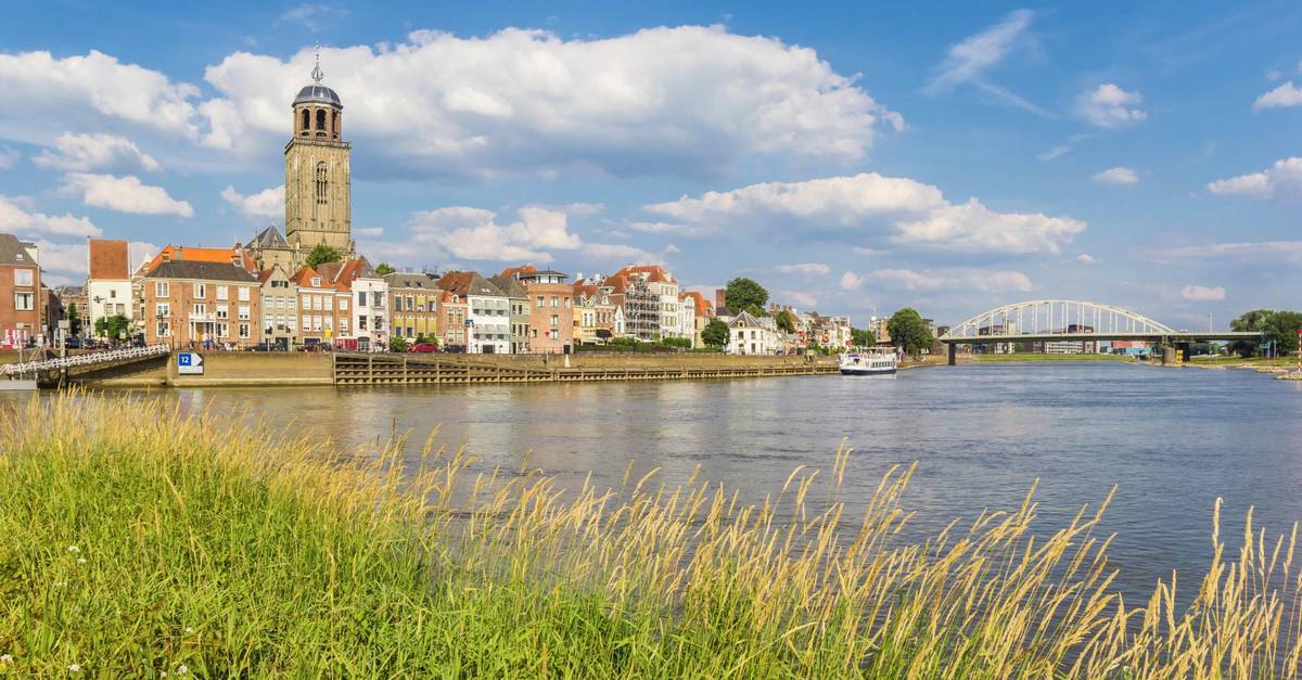 Panoramaaufnahme auf die historische Stadt Deventer in der Niederlande