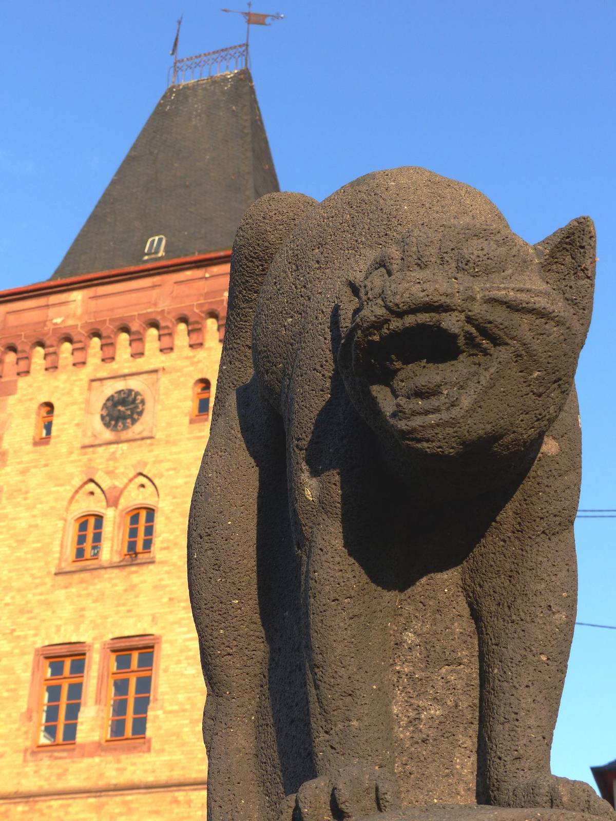 Denkmal zu Ehren der Großlage und der schwarzen Katze in Zell