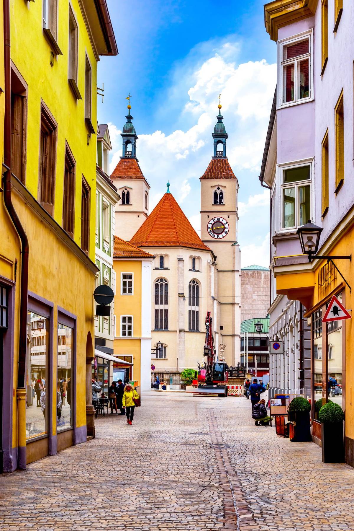 Blick auf die evangelische Neupfarrkirche in der Altstadt von Regensburg