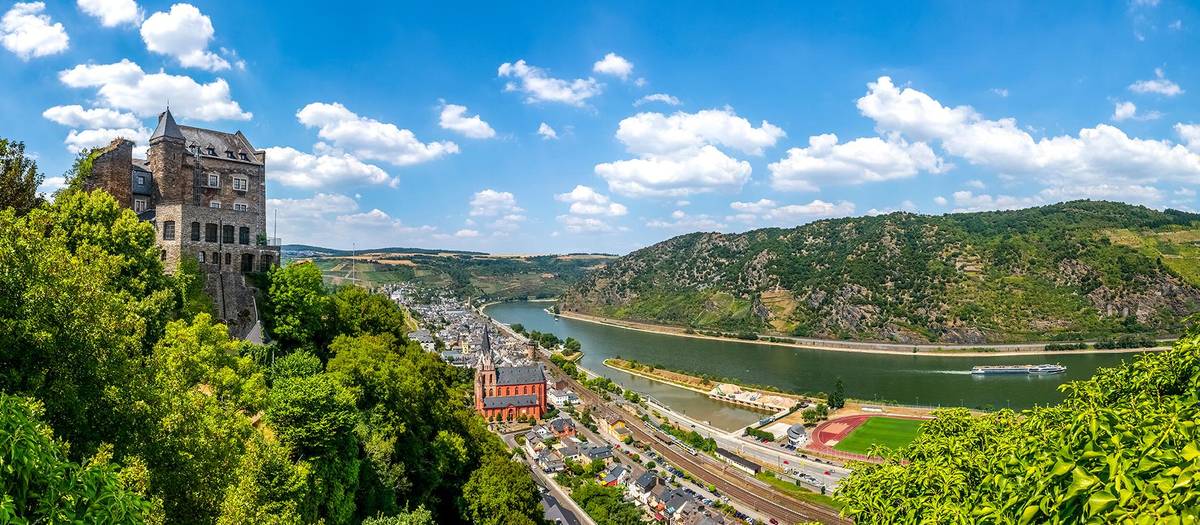 Aussicht auf die satt-grüne Landschaft bei Oberwesel