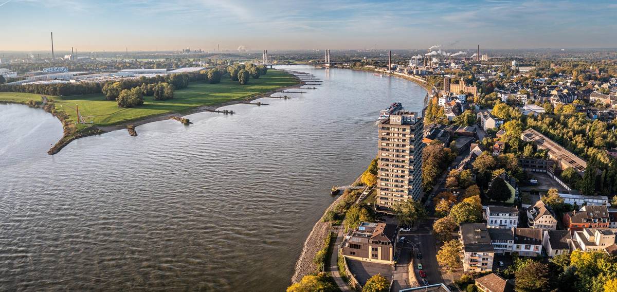 Panoramablick auf die Stadt Duisburg am Rhein